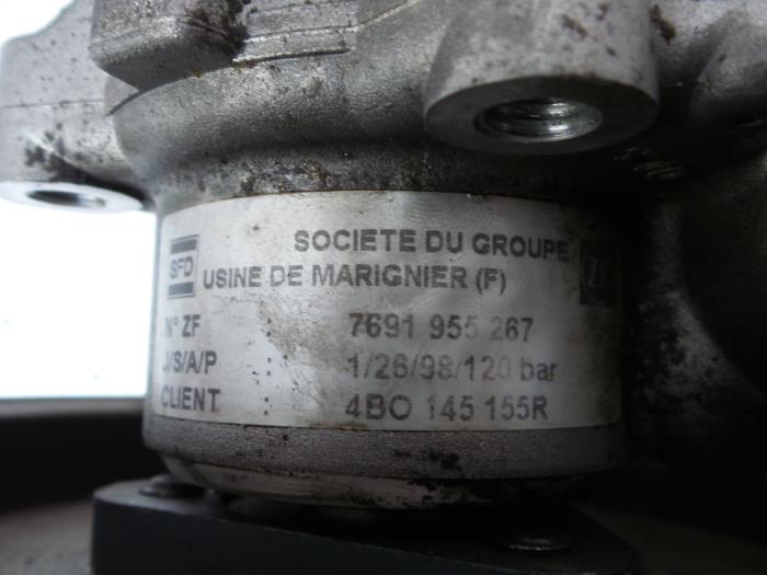 Bomba de dirección asistida de un Audi A6 Avant (C5) 2.5 TDI V6 24V 1998
