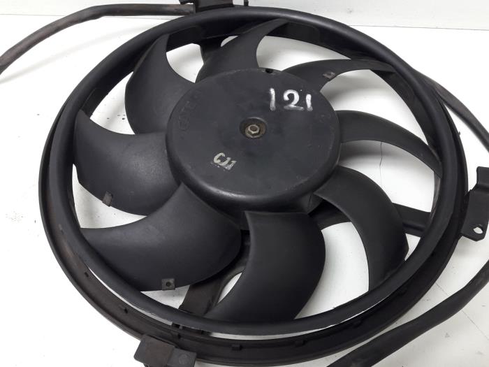 Air conditioning cooling fans from a Audi A6 Avant (C5) 2.5 TDI V6 24V 1998