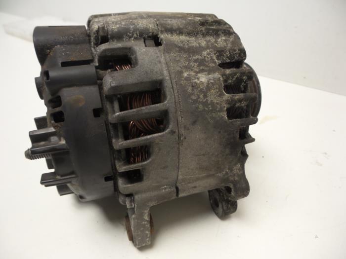 Dynamo from a Audi A5 Quattro (B8C/S) 3.0 TDI V6 24V 2007
