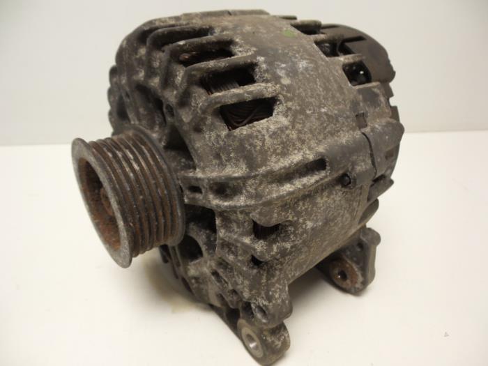 Dynamo from a Audi A5 Quattro (B8C/S) 3.0 TDI V6 24V 2007