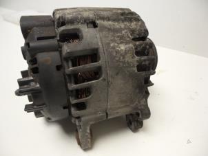 Dynamo from a Audi A5 Quattro (B8C/S) 3.0 TDI V6 24V 2007