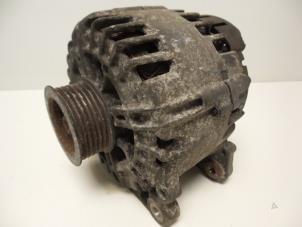 Dynamo from a Audi A5 Quattro (B8C/S) 3.0 TDI V6 24V 2007