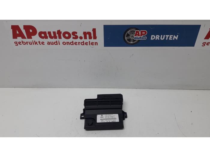 Używane Komputer pokladowy Audi A8 (D3) 3.7 V8 40V Quattro Cena € 49,99 Procedura marży oferowane przez AP Auto's