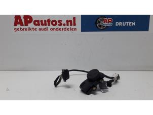 Używane Przelacznik Audi A8 (D3) 3.7 V8 40V Quattro Cena € 19,99 Procedura marży oferowane przez AP Autos