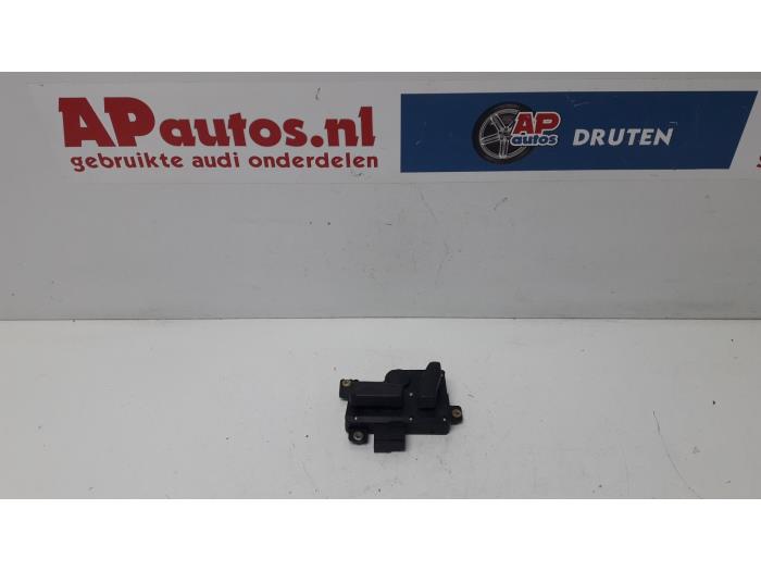 Begagnade Brytare, eldrivet säte Audi A8 (D3) 3.7 V8 40V Quattro Pris € 19,99 Marginaltabell erbjuds av AP Auto's