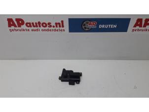 Usagé Commutateur réglage siège Audi A8 (D3) 3.7 V8 40V Quattro Prix € 19,99 Règlement à la marge proposé par AP Autos