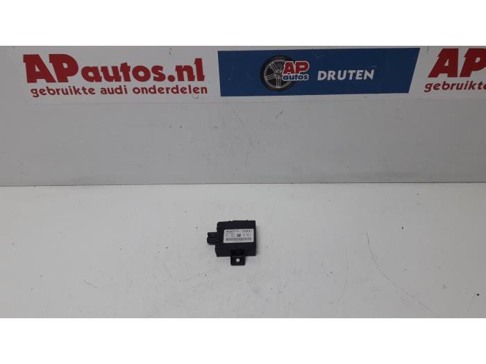 Używane Modul alarmu Audi A8 (D3) 3.7 V8 40V Quattro Cena € 34,99 Procedura marży oferowane przez AP Auto's