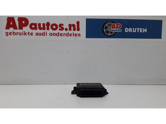 Usados Módulo PDC Audi A8 (D3) 3.7 V8 40V Quattro Precio € 39,99 Norma de margen ofrecido por AP Auto's