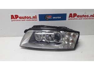 Używane Reflektor lewy Audi A8 (D3) 4.0 TDI V8 32V Quattro Cena € 199,99 Procedura marży oferowane przez AP Autos