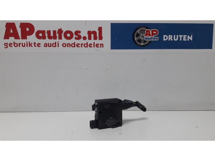 Tailgate boot lock motor