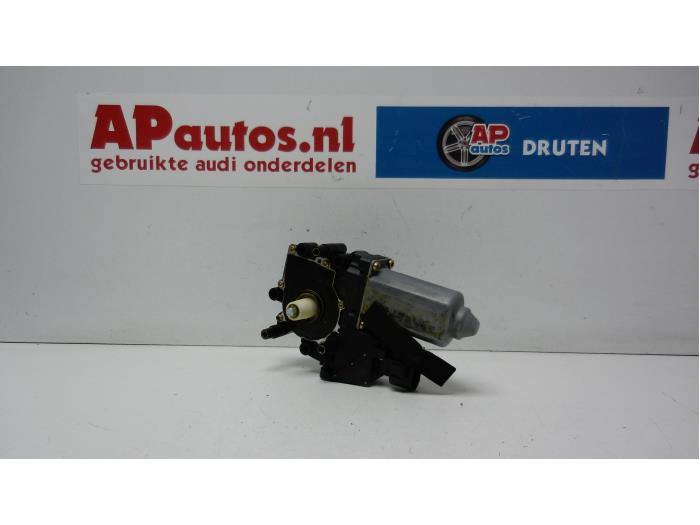 Door window motor from a Audi A8 (D2) 2.5 TDI V6 24V 2001