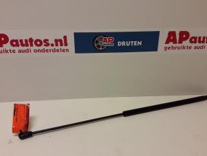 Used Bonnet gas strut, right Audi A4 (B5) 1.6 Price € 35,00 Margin scheme offered by AP Autos