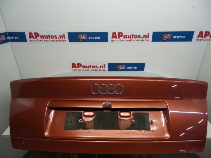 Pokrywa bagaznika z Audi A4 (B5) 1.6 1995