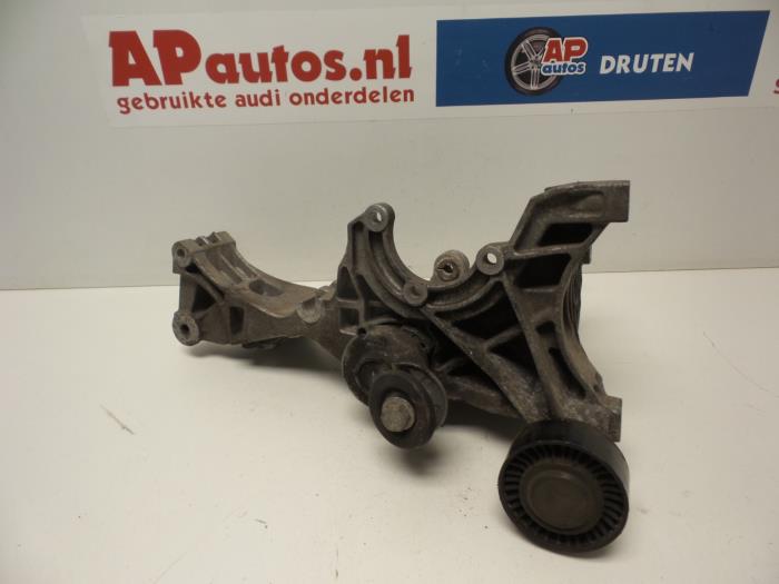 Usagé Support dynamo bas Audi A4 Avant (B6) 1.9 TDI PDE 130 Prix € 19,99 Règlement à la marge proposé par AP Auto's
