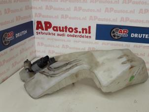 Usagé Réservoir lave-glace avant Audi A4 Avant (B6) 1.9 TDI PDE 130 Prix € 15,00 Règlement à la marge proposé par AP Autos