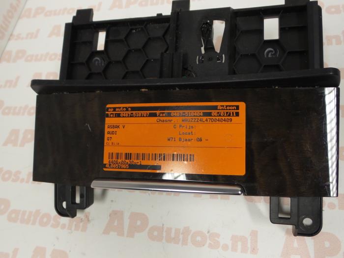 Begagnade Askkopp, fram Audi Q7 (4LB) 4.2 FSI V8 32V Pris € 25,00 Marginaltabell erbjuds av AP Auto's