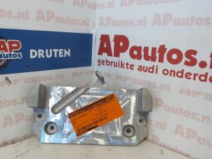 Używane Wspornik (rózne) Audi Q7 (4LB) 4.2 FSI V8 32V Cena € 10,00 Procedura marży oferowane przez AP Autos