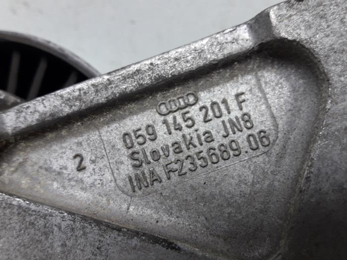Drive belt tensioner from a Audi A6 Avant Quattro (C6) 3.0 TDI V6 24V 2006