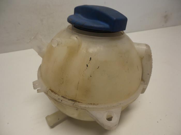 Expansion vessel from a Audi A3 (8L1) 1.9 TDI 90 1996