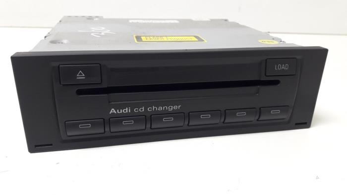 CD changer from a Audi A3 (8P1) 2.0 TDI 16V 2006
