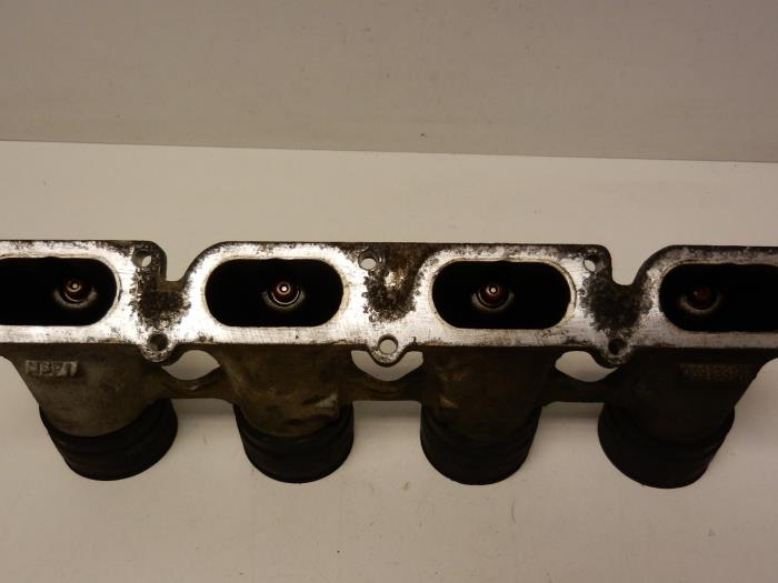 Intake manifold from a Audi A4 (B5) 1.8 20V 1997