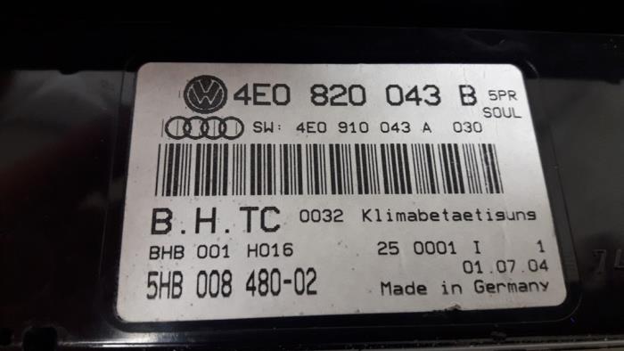 Climatronic Panel van een Audi A8 (D3) 6.0 W12 48V Quattro 2004