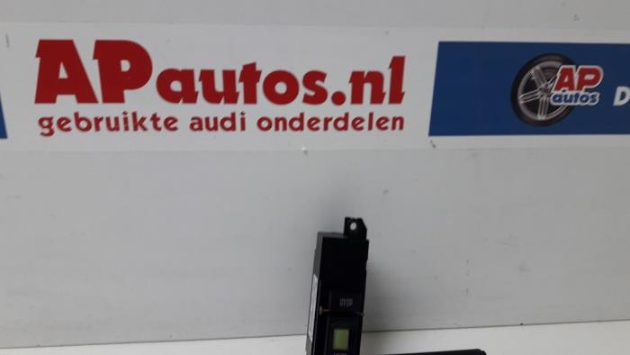 Usagé Commande start/stop Audi A8 (D3) 6.0 W12 48V Quattro Prix € 74,99 Règlement à la marge proposé par AP Auto's