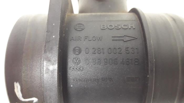 Air mass meter from a Audi A3 (8P1) 1.9 TDI 2009