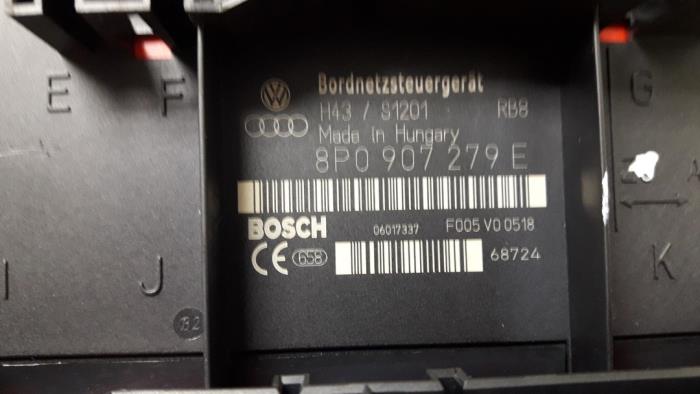 BordSteuergerät van een Audi A3 (8P1) 1.6 2007