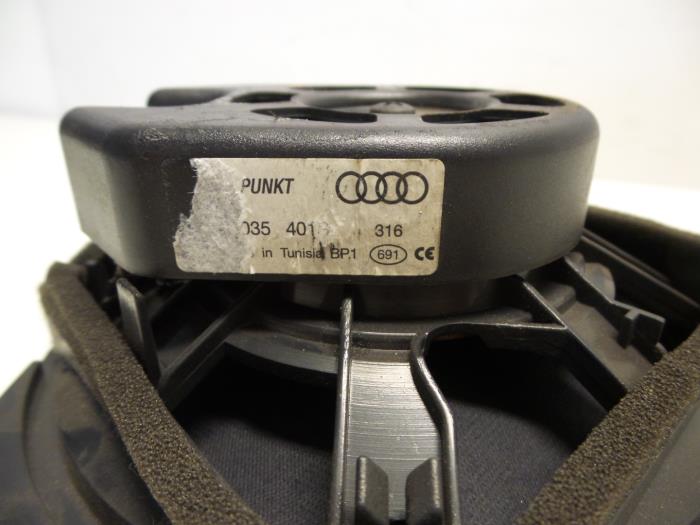 Speaker from a Audi TT (8N3) 1.8 20V Turbo Quattro 2001