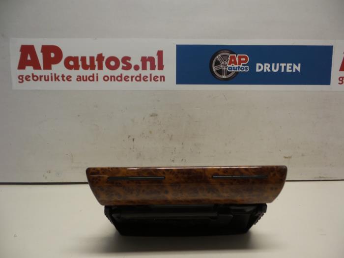 Begagnade Askkopp, fram Audi A6 Avant (C5) 2.5 TDI V6 24V Pris € 19,99 Marginaltabell erbjuds av AP Auto's