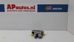 Usagé Serrure hayon Audi A8 (D3) 6.0 W12 48V Quattro Prix € 35,00 Règlement à la marge proposé par AP Autos