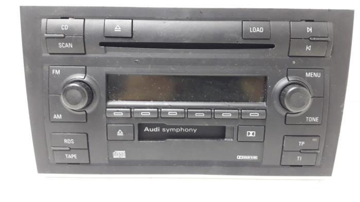 Radio CD player Audi A4 Avant Quattro 2.5 TDI V6 24V - 8E0035195X AUDI ...