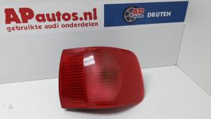 Używane Tylne swiatlo pozycyjne prawe Audi 80 (B4) Cena € 30,00 Procedura marży oferowane przez AP Autos