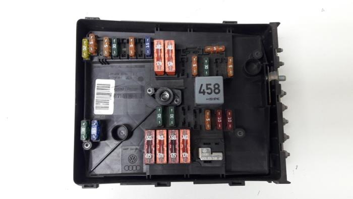 Fuse box from a Audi A3 (8P1) 2.0 TDI 16V 2006