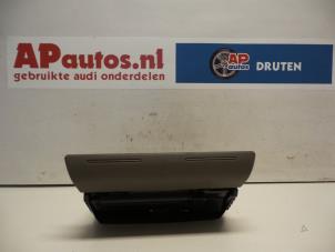 Używane Popielniczka przednia Audi A6 Avant (C5) 1.9 TDI 130 Cena € 19,99 Procedura marży oferowane przez AP Autos