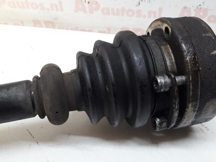 Front drive shaft, left from a Audi A6 (C4) 2.6 V6 1996