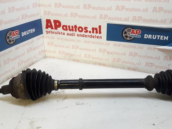 Front drive shaft, left from a Audi A6 (C4) 2.6 V6 1996