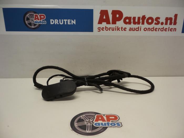 Używane Pompa spryskiwacza przód Audi A4 (B6) 3.0 V6 30V Cena € 9,99 Procedura marży oferowane przez AP Auto's