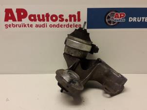 Używane Wspornik silnika Audi A6 (C5) 2.5 TDI V6 24V Cena € 19,99 Procedura marży oferowane przez AP Autos