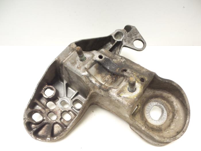 Engine mount from a Audi A6 (C5) 2.5 TDI V6 24V 2000