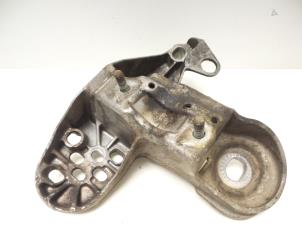 Engine mount from a Audi A6 (C5) 2.5 TDI V6 24V 2000