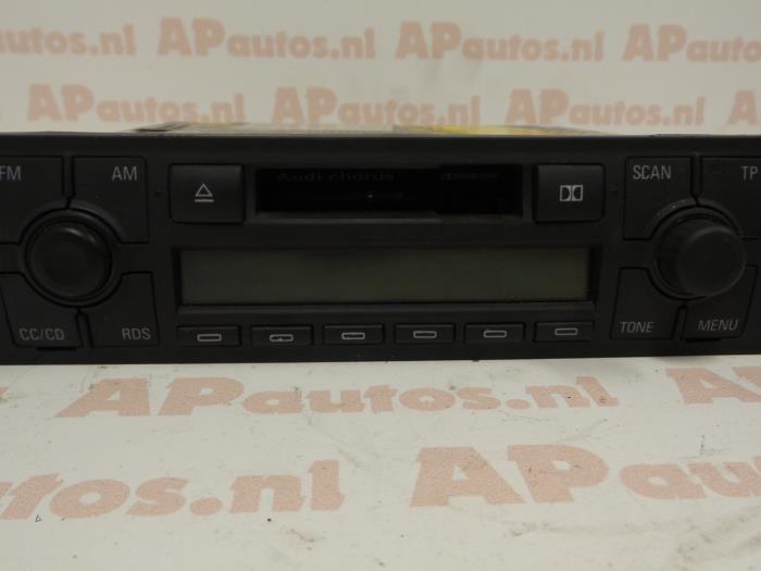 Radio/cassette player from a Audi A3 (8L1) 1.6 2002