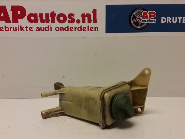 Power steering fluid reservoir from a Audi A6 (C5) 1.8 Turbo 20V 2000