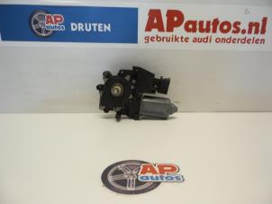 Usados Motor de ventanilla de puerta Audi A4 (B5) 2.4 30V Precio € 19,99 Norma de margen ofrecido por AP Autos