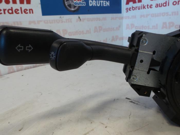 Steering column stalk from a Audi A4 (B5) 1.8 20V 1998