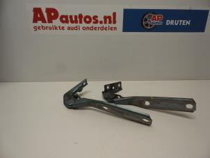 Usagé Charnière de capot Audi A4 (B5) 2.4 30V Prix € 35,00 Règlement à la marge proposé par AP Autos