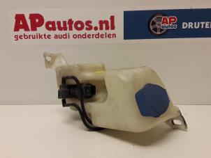 Usagé Réservoir lave-glace avant Audi A3 (8L1) 1.6 Prix € 10,00 Règlement à la marge proposé par AP Autos