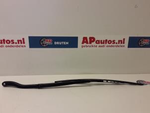 Used Front wiper arm Audi A8 (D2) 4.2 V8 40V Quattro Price € 9,99 Margin scheme offered by AP Autos