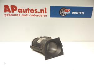 Gebrauchte Nebelscheinwerfer links vorne Audi A8 (D2) 4.2 V8 40V Quattro Preis € 19,99 Margenregelung angeboten von AP Autos